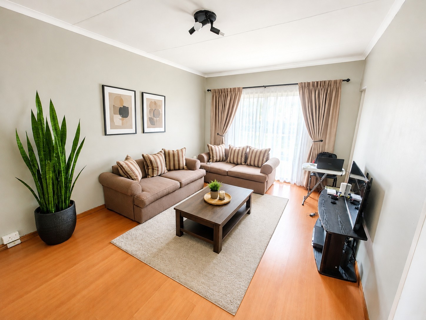 Apartment for sale in Lyndhurst, Johannesburg, 63 m²