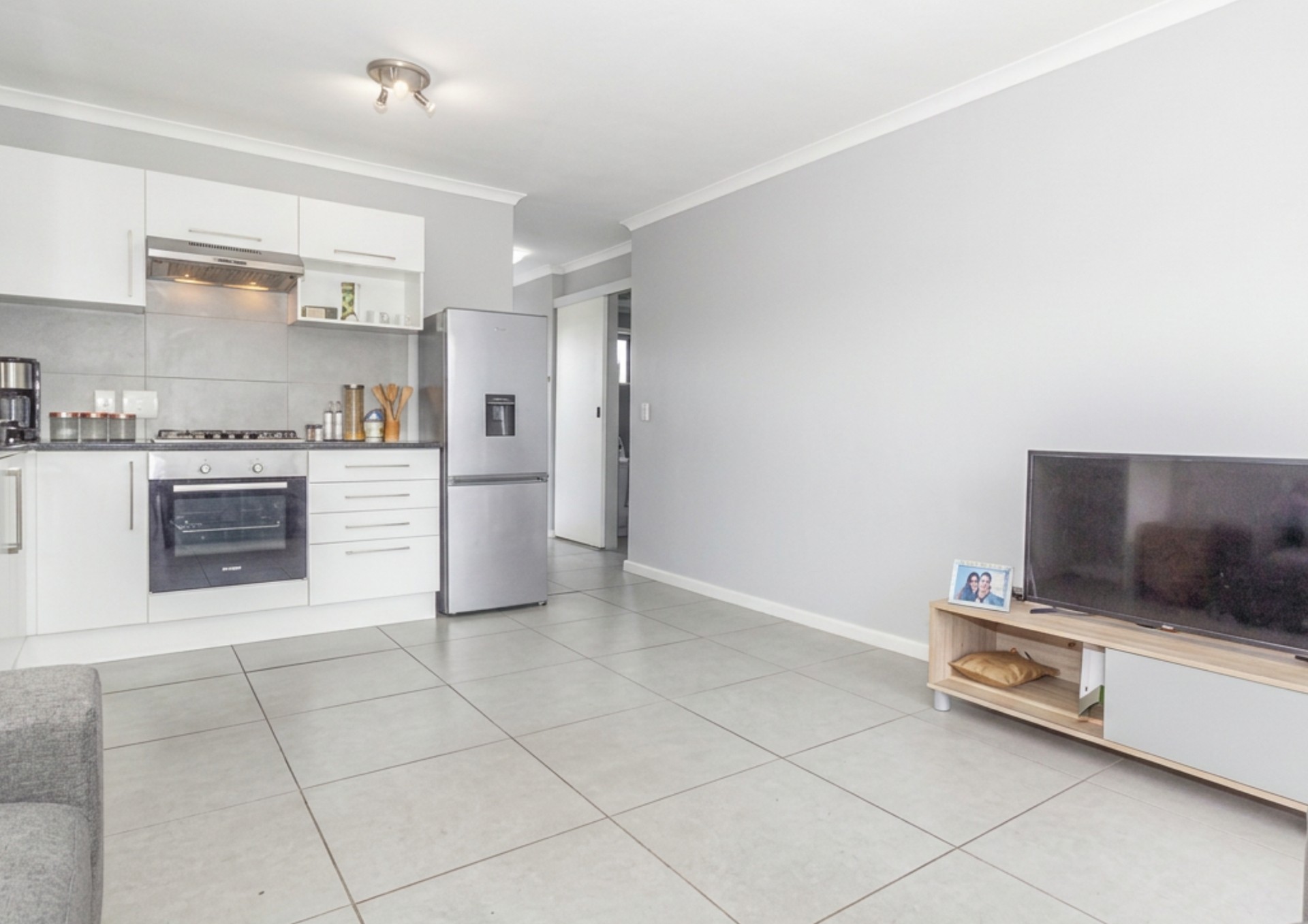 Apartment for sale in Burgundy Estate, Milnerton, 49 m²