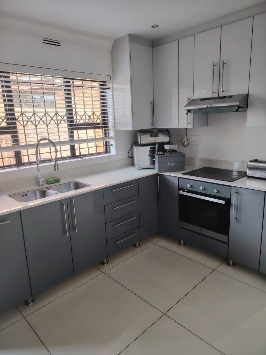 Modern 1-Bedroom Garden Cottage to Rent