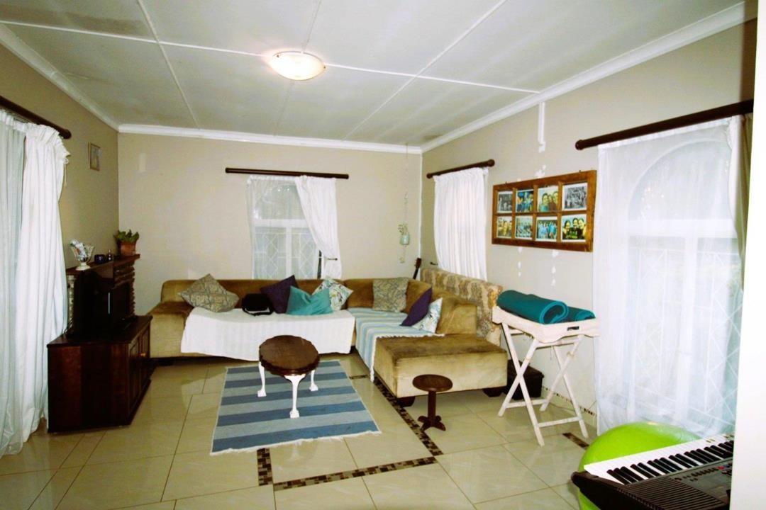 Family Home with an Established Self-Catering Income Opportunity in Gonubie, East London