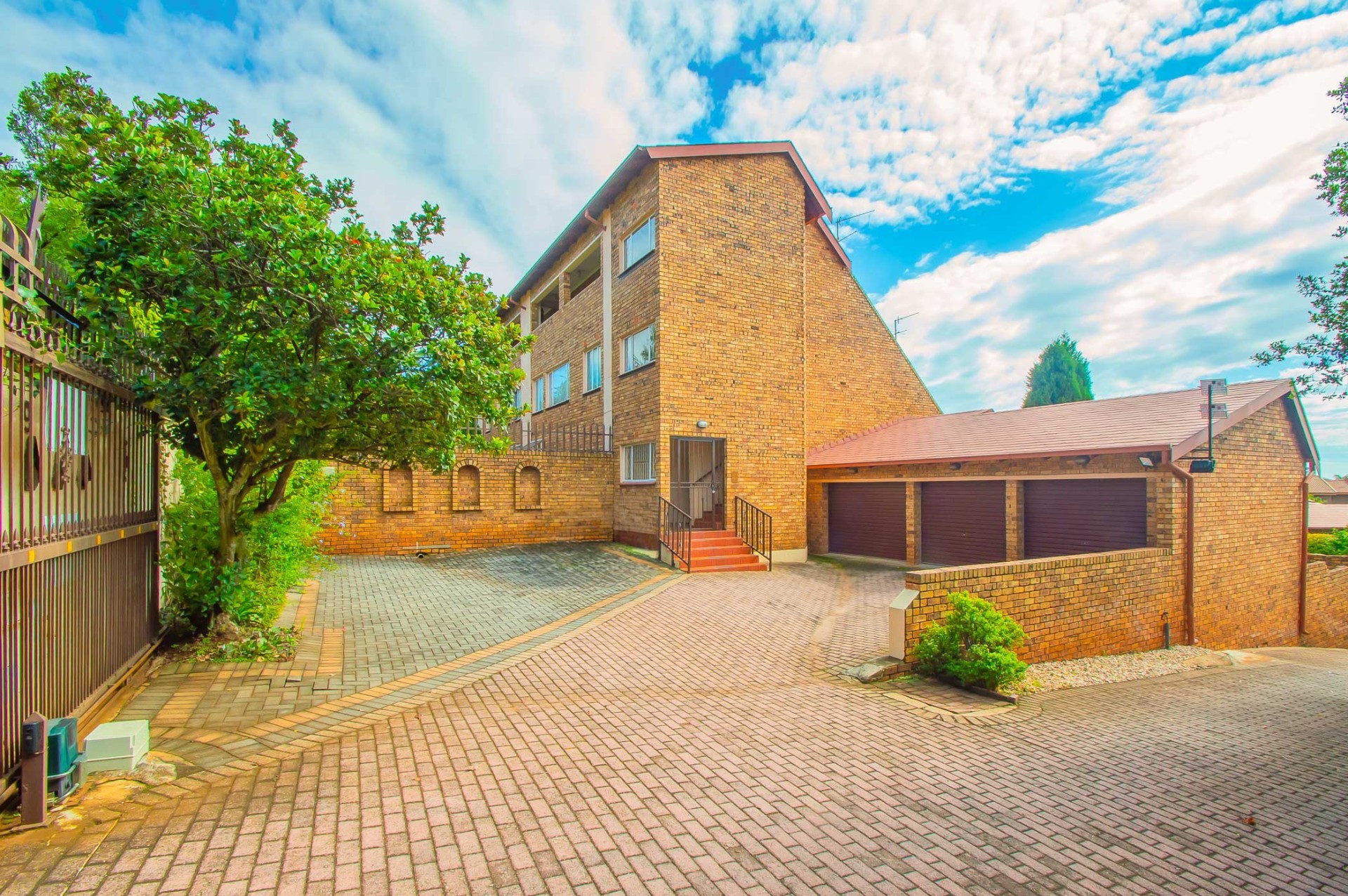 Penthouse for sale in Constantia Kloof, Roodepoort