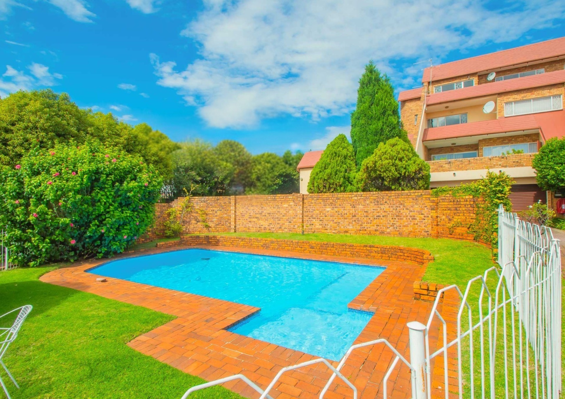 Penthouse for sale in Constantia Kloof, Roodepoort