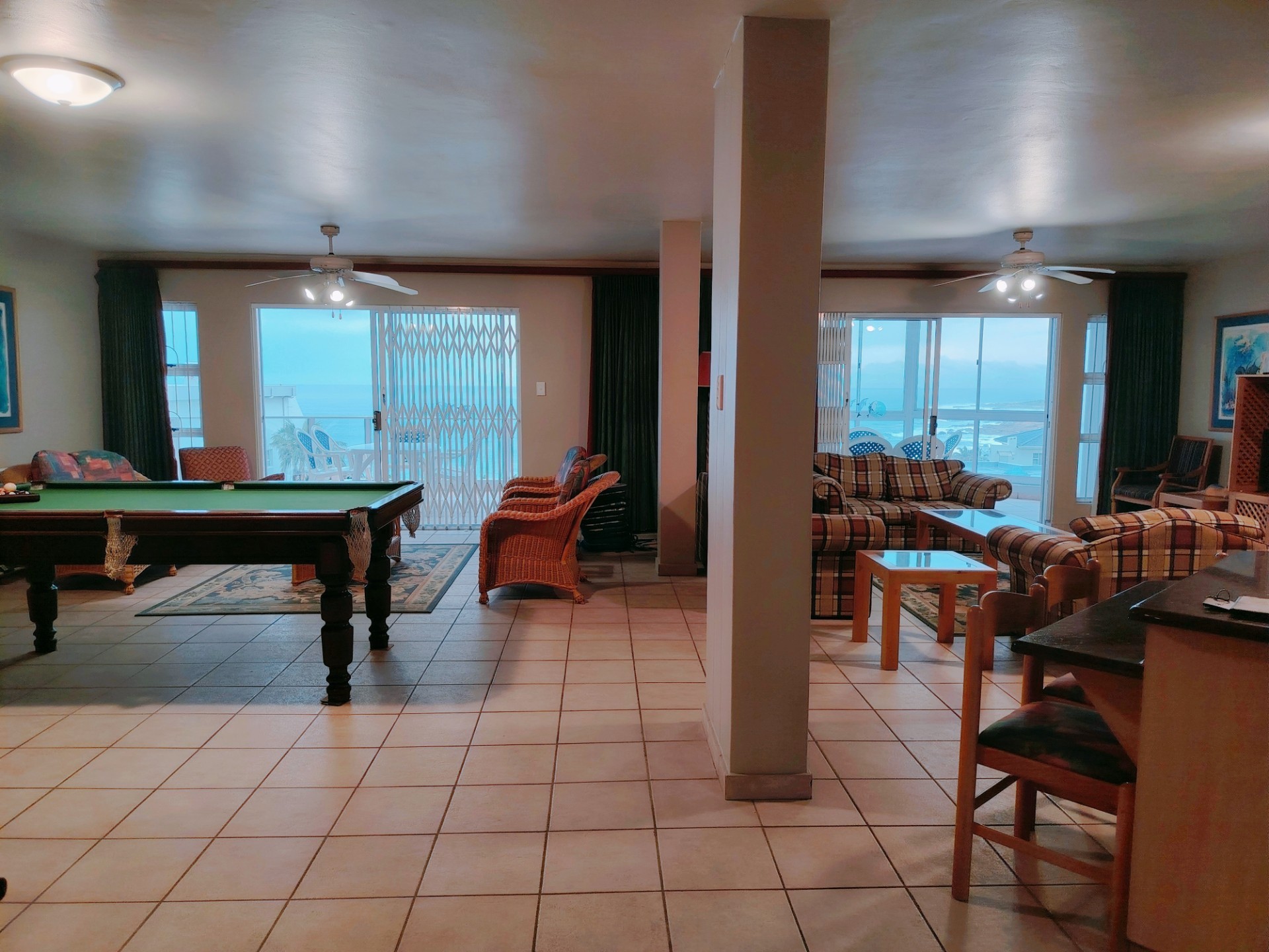 Apartment for sale in Ramsgate, Margate, KwaZulu Natal, 298 m²