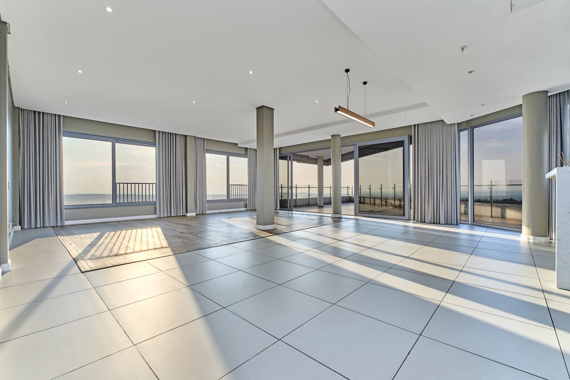Apartment for rent in Sandton Central, Sandton, 256 m²