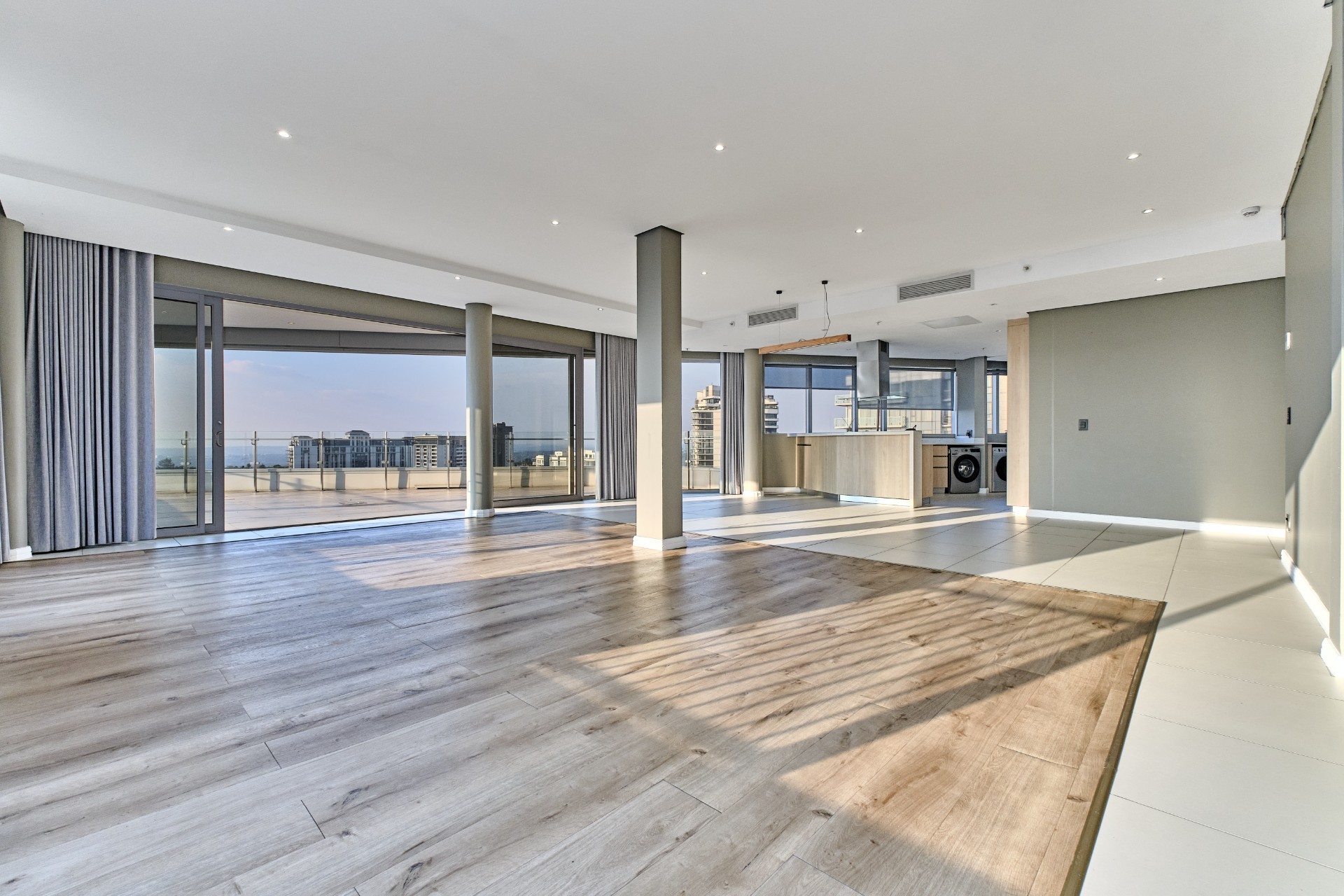 Apartment for rent in Sandton Central, Sandton, 256 m²