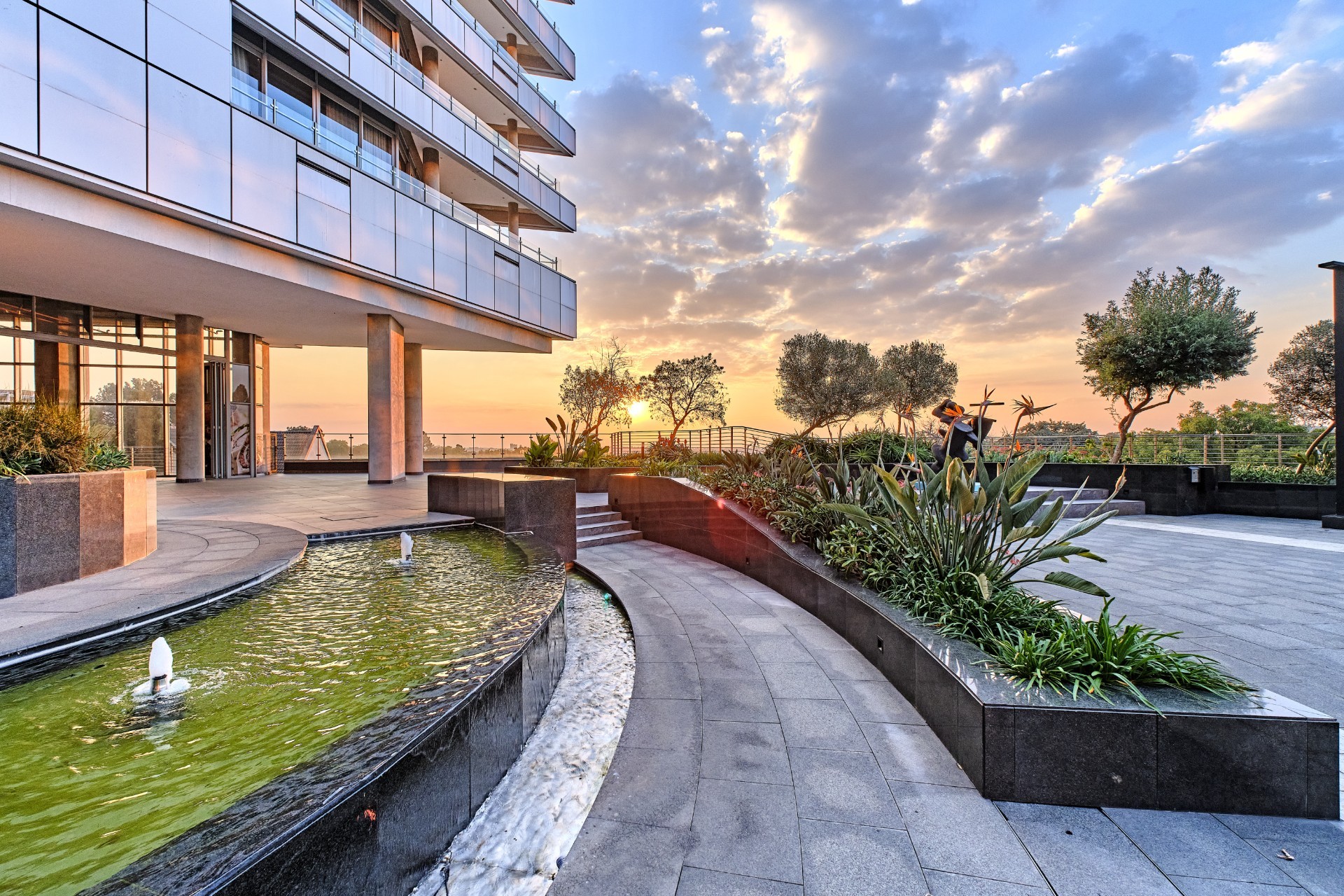 498m² Commercial Space With Spectacular Sunset Views