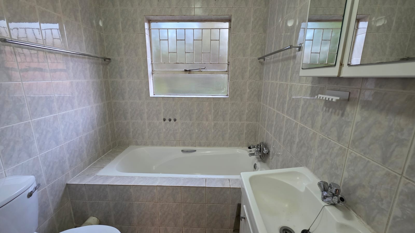 Townhouse for sale in Wilro Park, Roodepoort, 67 m²