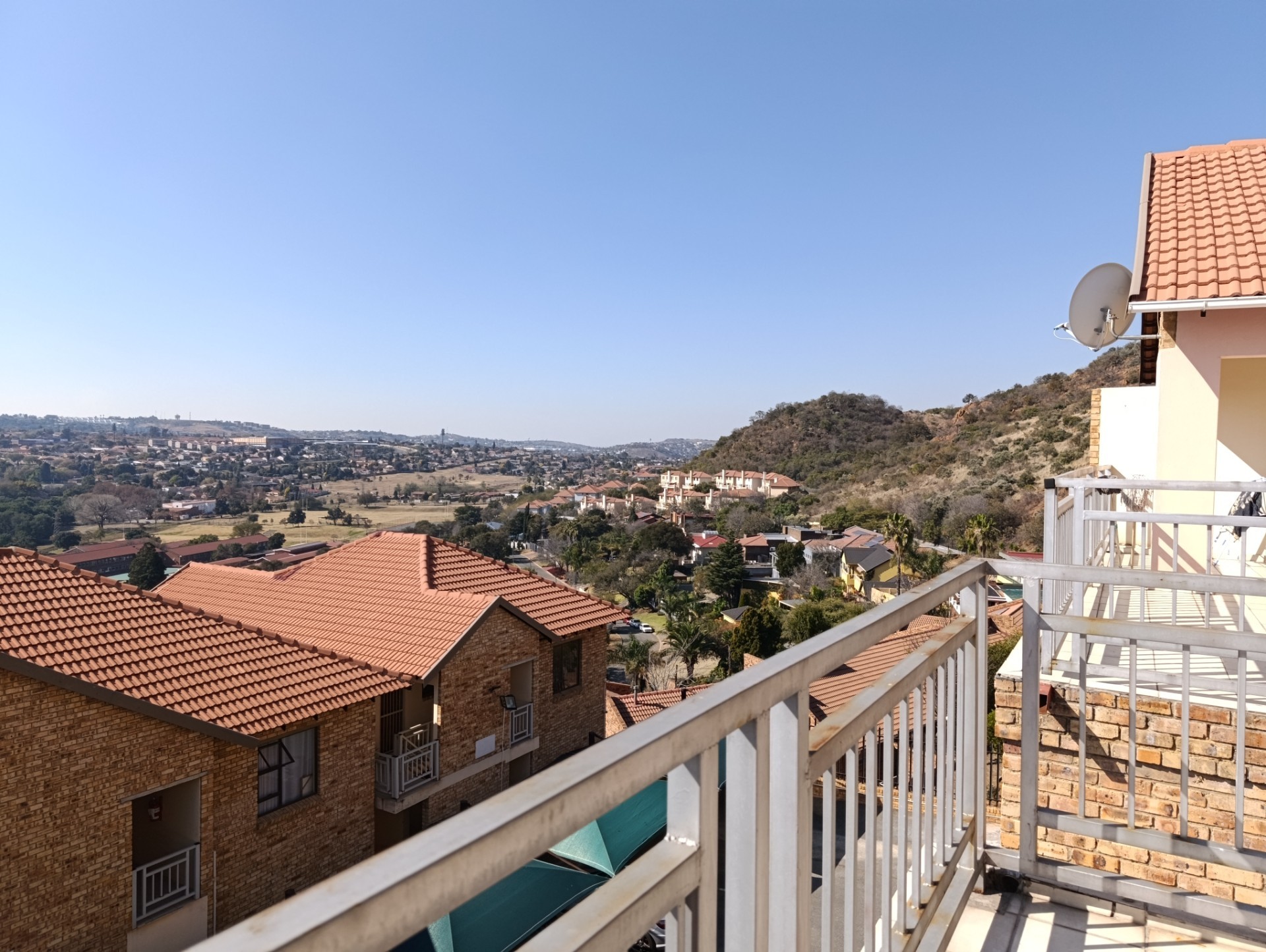Apartment for sale in Winchester Hills, Johannesburg, 98 m²
