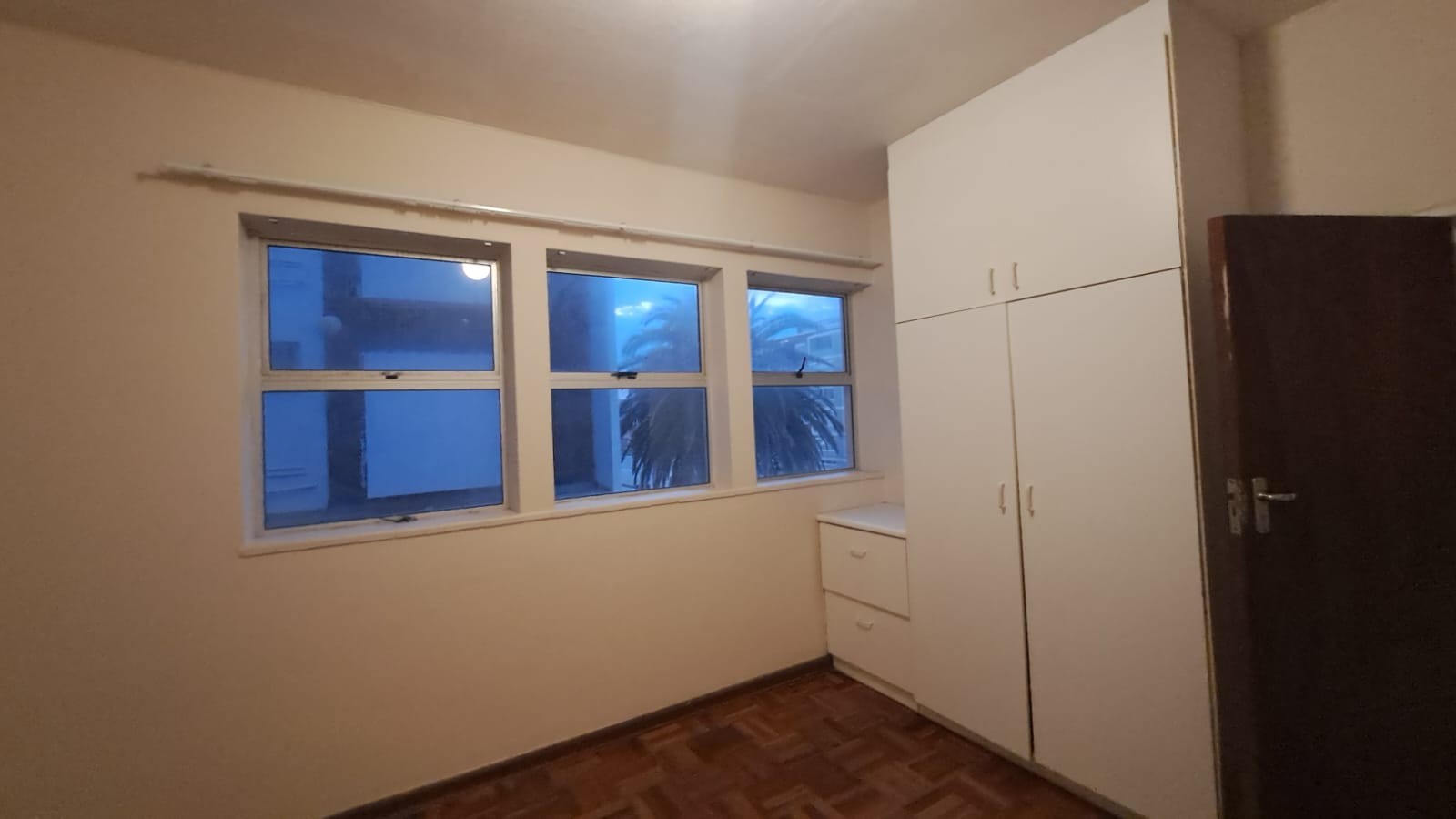 Apartment for sale in Humewood, Port Elizabeth, 2 KINGS COURT (2nd floor), KINGS COURT, 35 WINDEMERE ROAD, Humewood, Port Elizabeth, Eastern Cape, 48 m²