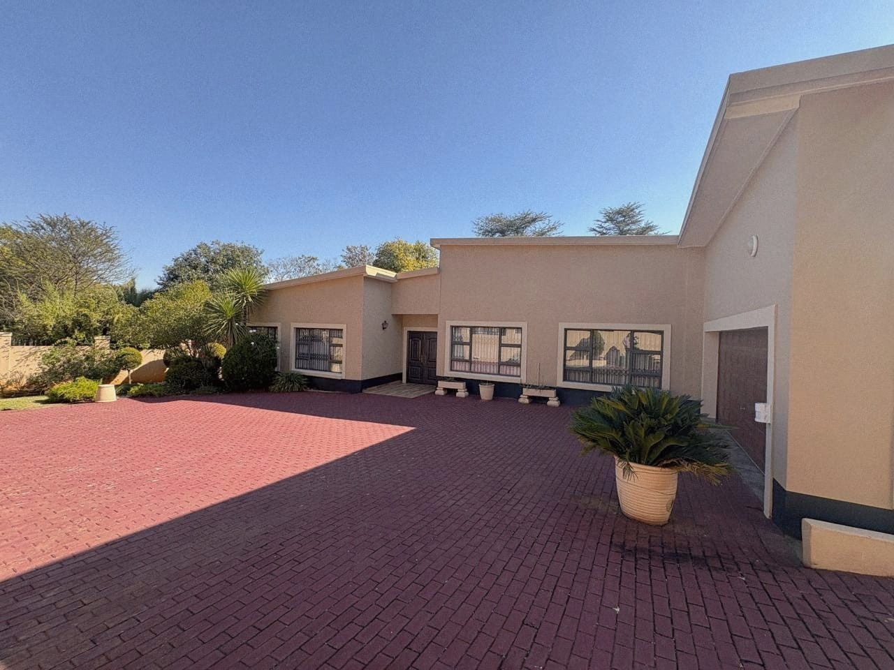 House for sale in Signal Hill, Newcastle, KwaZulu Natal, 2112 m²