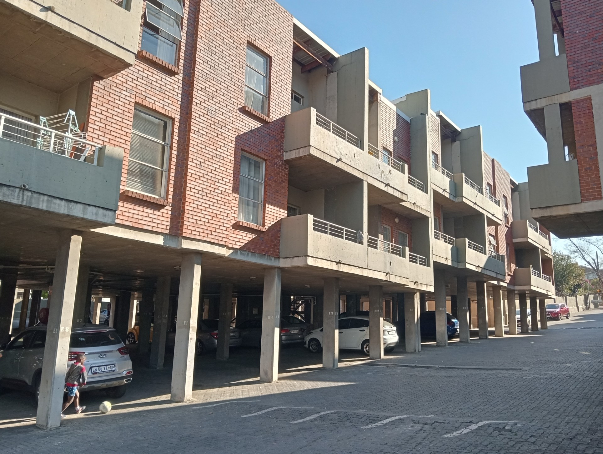 Apartment for sale in Buccleuch, Sandton, 59 m²
