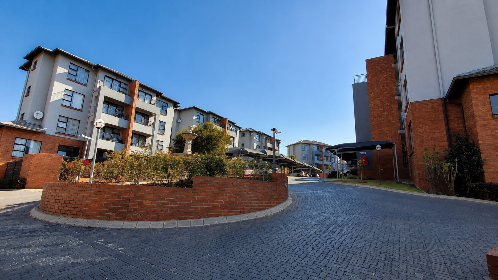 Well Positioned 2 Bedroom Apartment in Secure Richmond Park, Oakdene 2