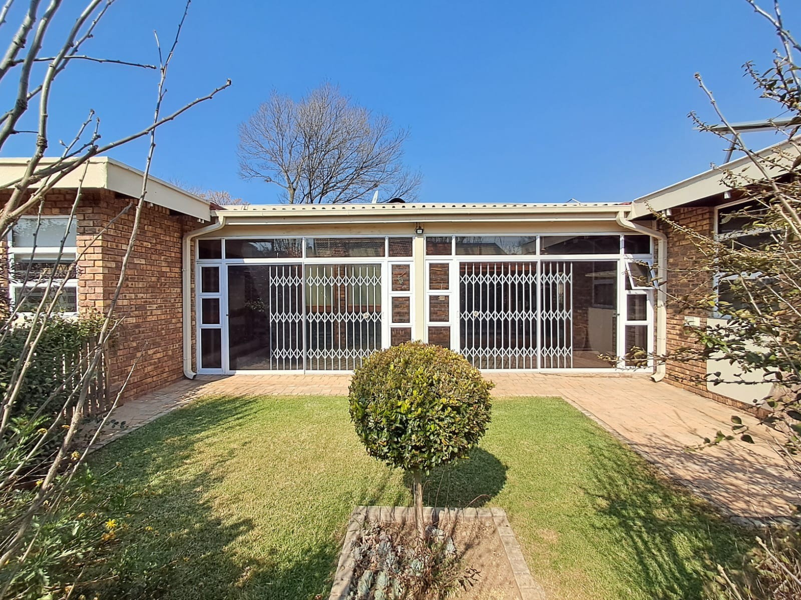 House for sale in Wierda Park, Centurion, 550 m²
