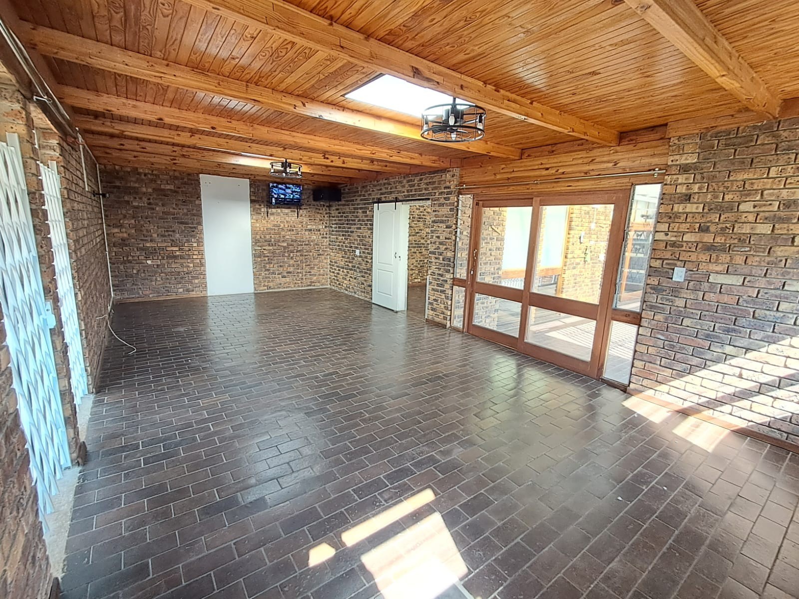 House for sale in Wierda Park, Centurion, 550 m²