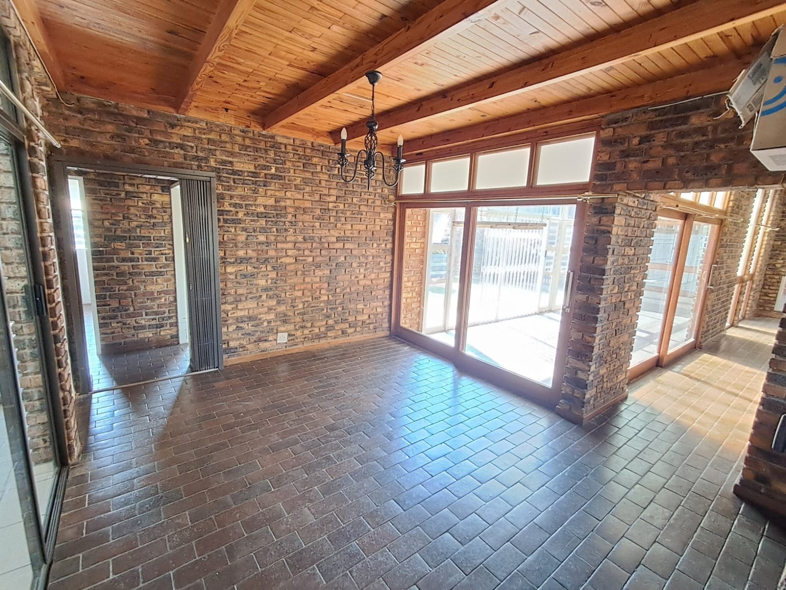 House for sale in Wierda Park, Centurion, 550 m²