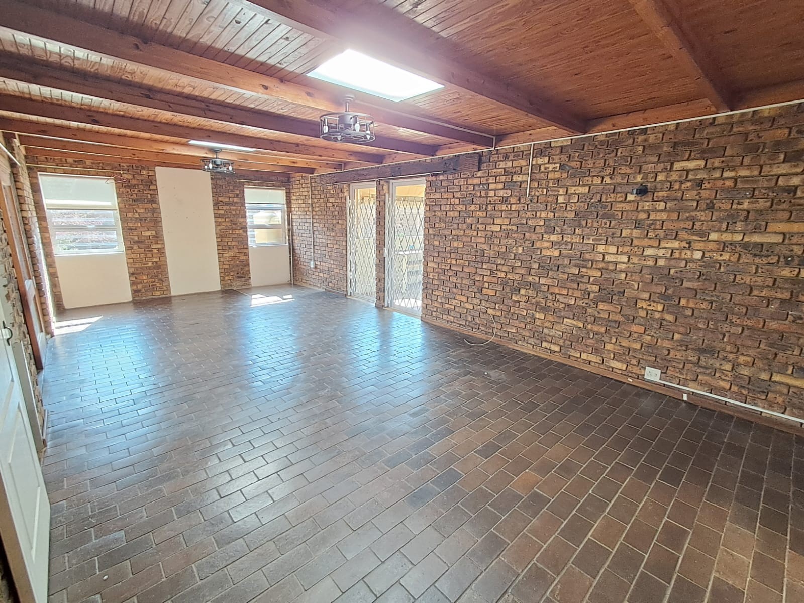 House for sale in Wierda Park, Centurion, 550 m²