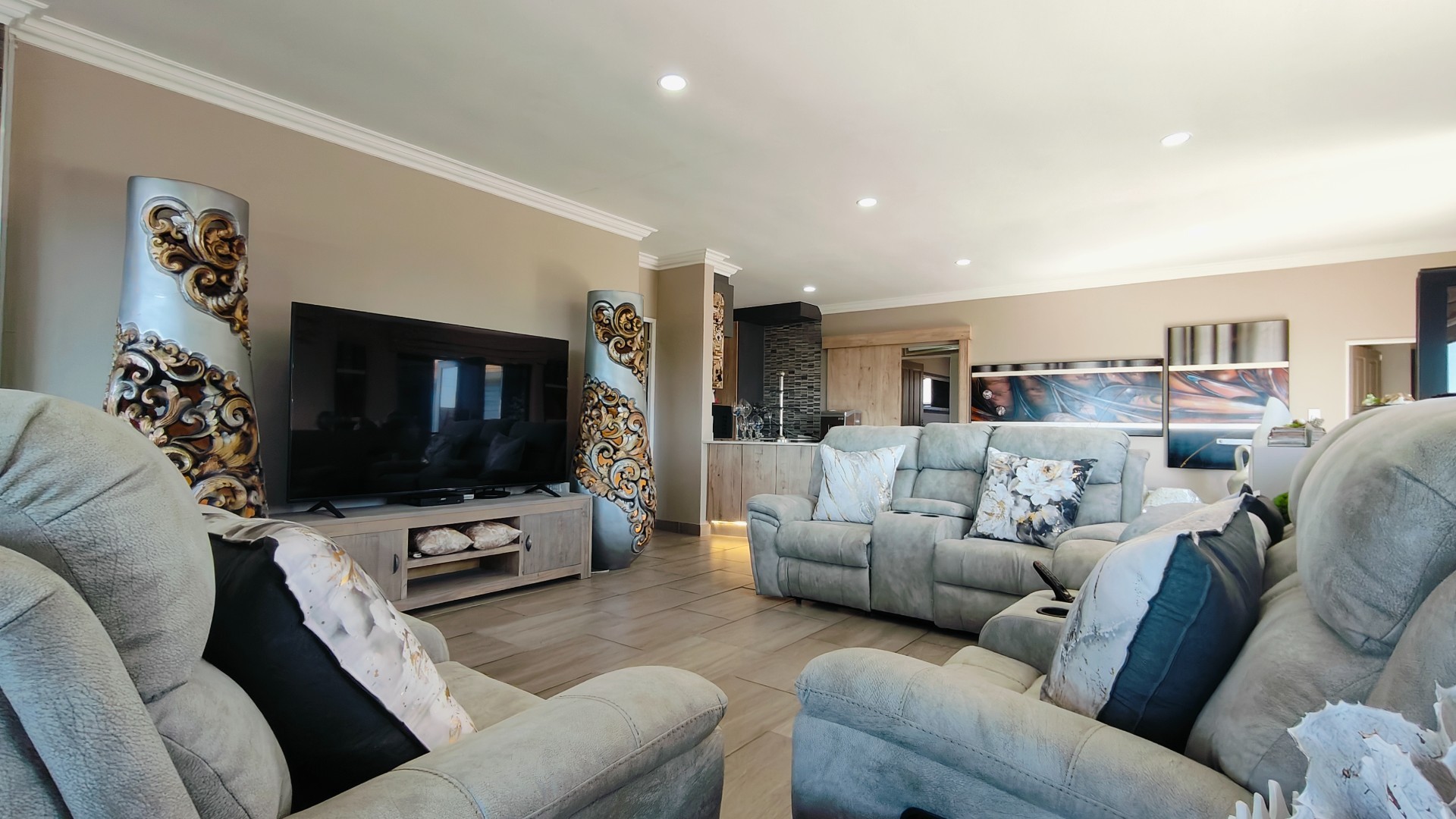 House for sale in Island View, Mossel Bay, 294 m²