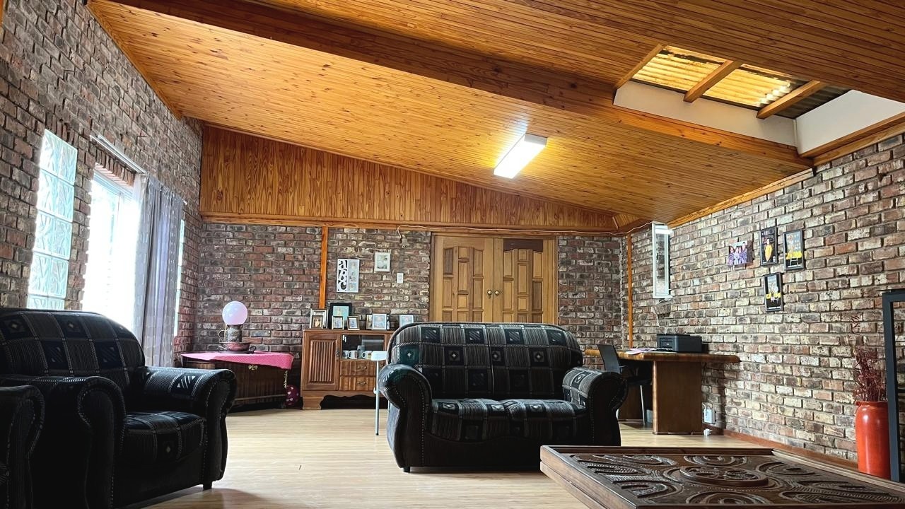House for sale in Riebeeckstad, Welkom, 833 m²