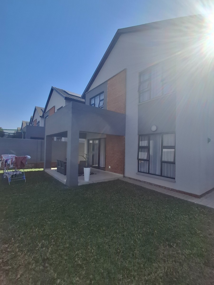 Complex for sale in Broadacres, Sandton, 191 m²