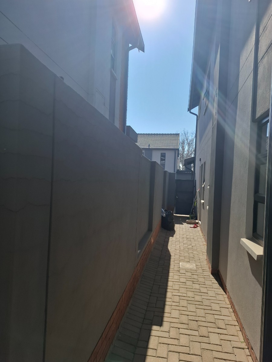 Complex for sale in Broadacres, Sandton, 191 m²