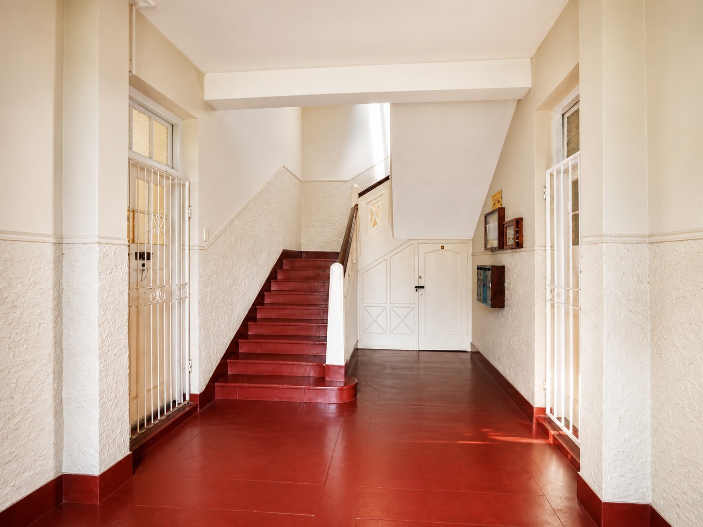 Quaint Bachelor Apartment with Garage in Bulwer For Sale 4