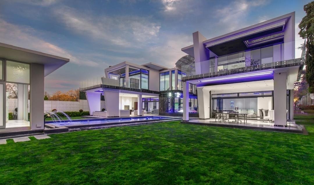 House for sale in Bryanston East, Bryanston, Sandton, 1989 m²