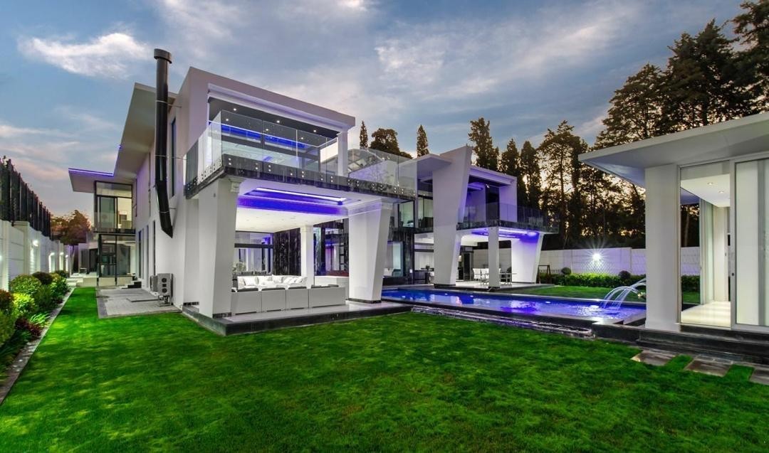 House for sale in Bryanston East, Bryanston, Sandton, 1989 m²