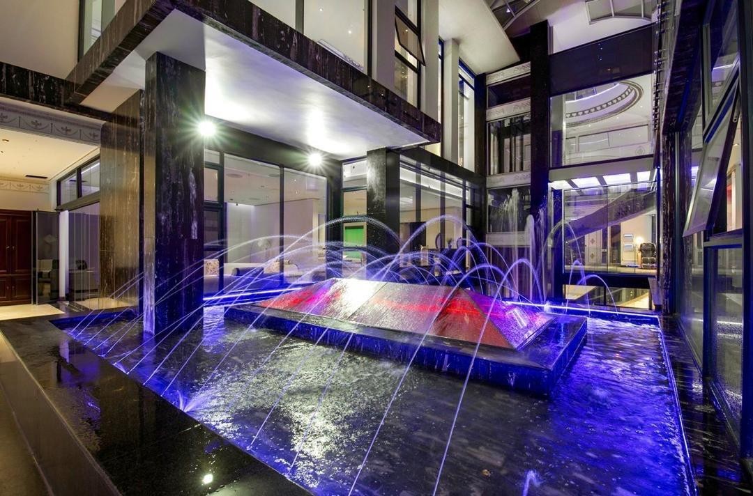 House for sale in Bryanston East, Bryanston, Sandton, 1989 m²