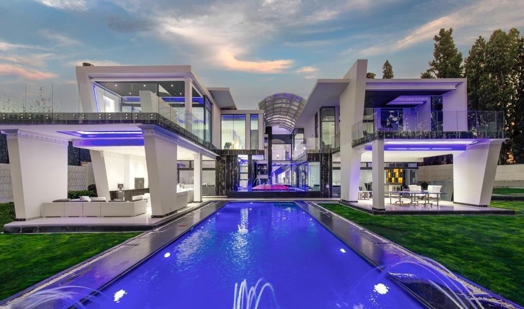 House for sale in Bryanston East, Bryanston, Sandton, 1989 m²