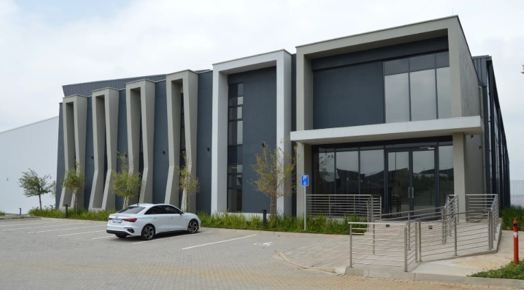 5,618m² Logistics Warehouse To Let in Centralpoint, Samrand