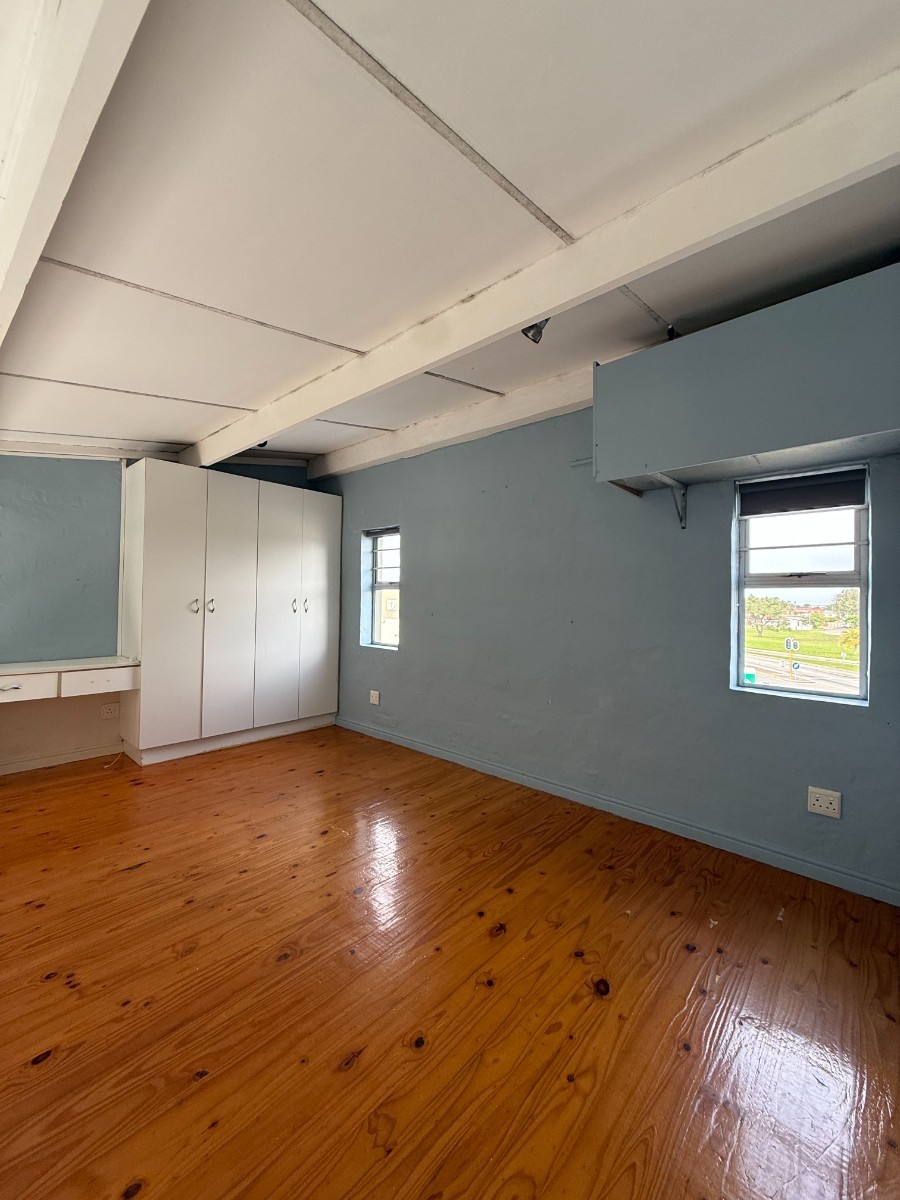 Apartment for sale in Humewood, Port Elizabeth