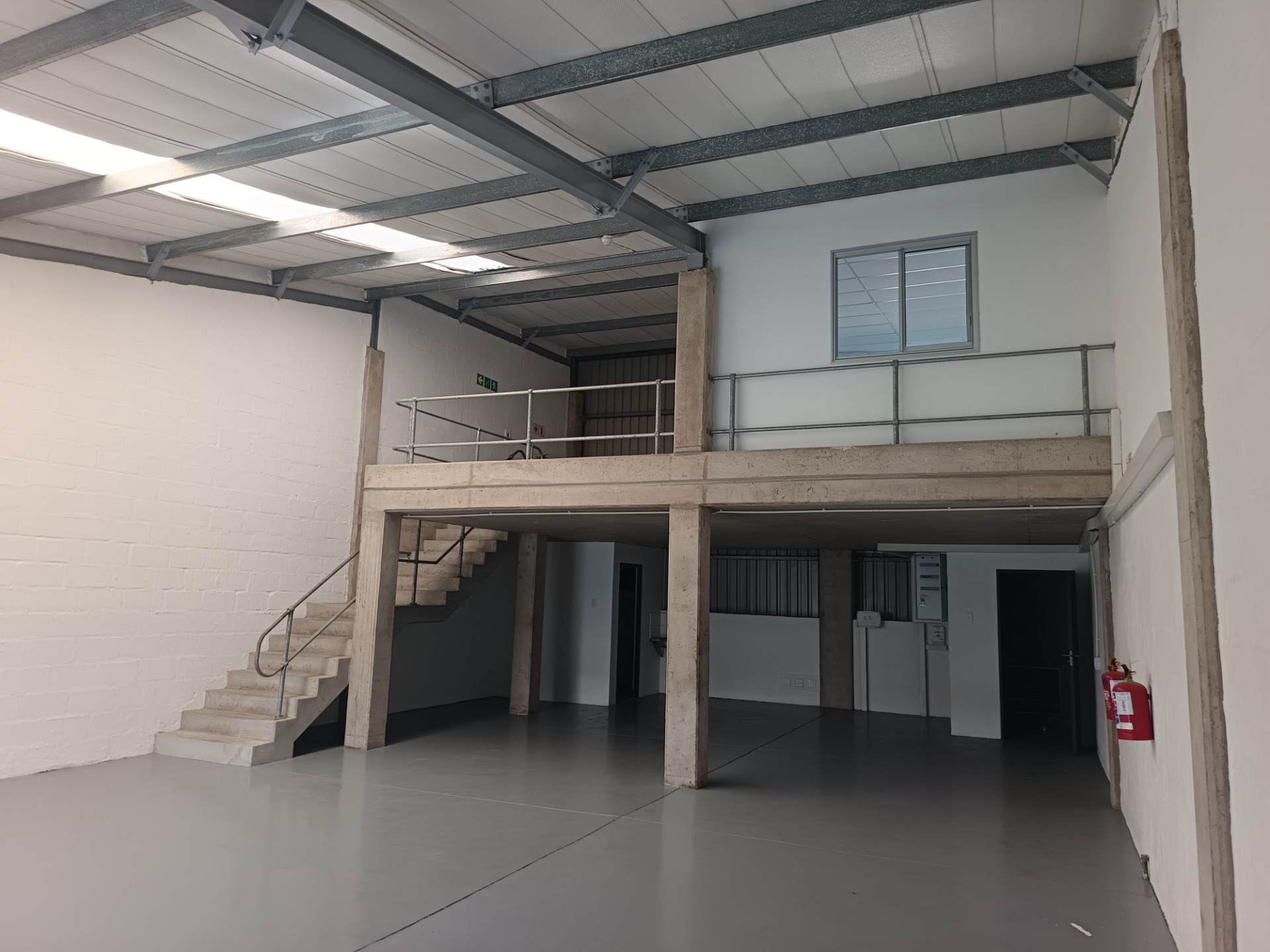 Warehouse for sale in Cornubia, KwaZulu Natal, 180 m²