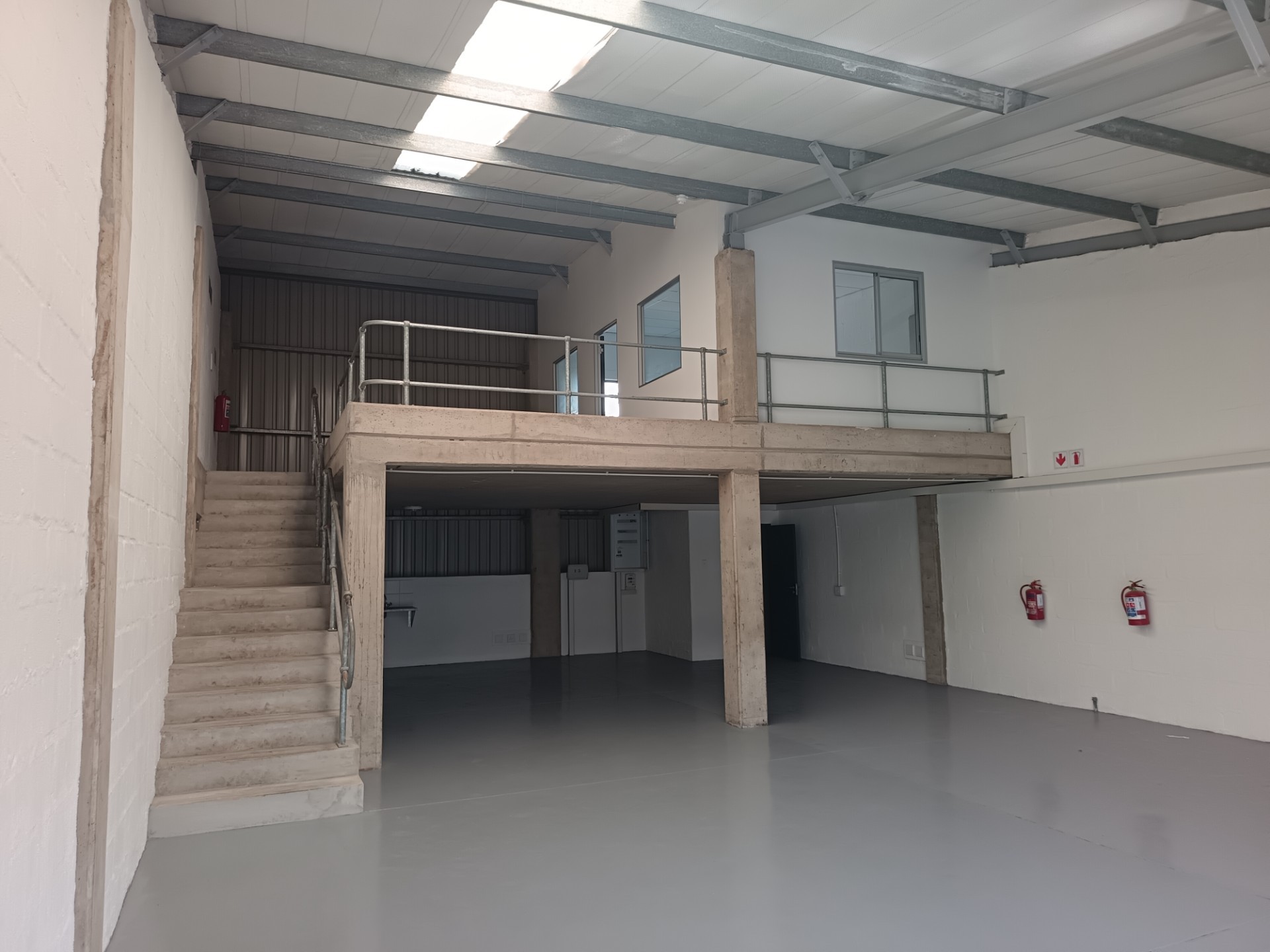 Warehouse for sale in Cornubia, KwaZulu Natal, 180 m²