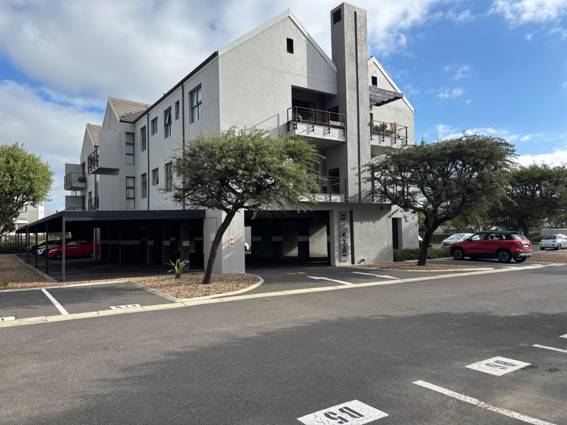 Apartment for sale in Royal Ascot, Milnerton, 84 m²