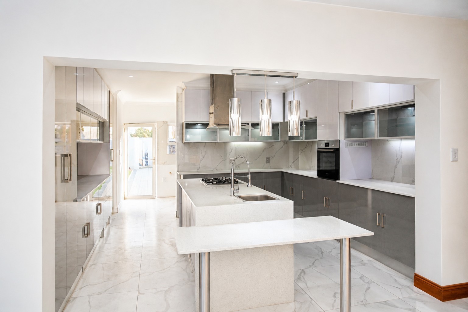 House for sale in Crescent Wood Country Estate, Sagewood, Midrand, 758 m²