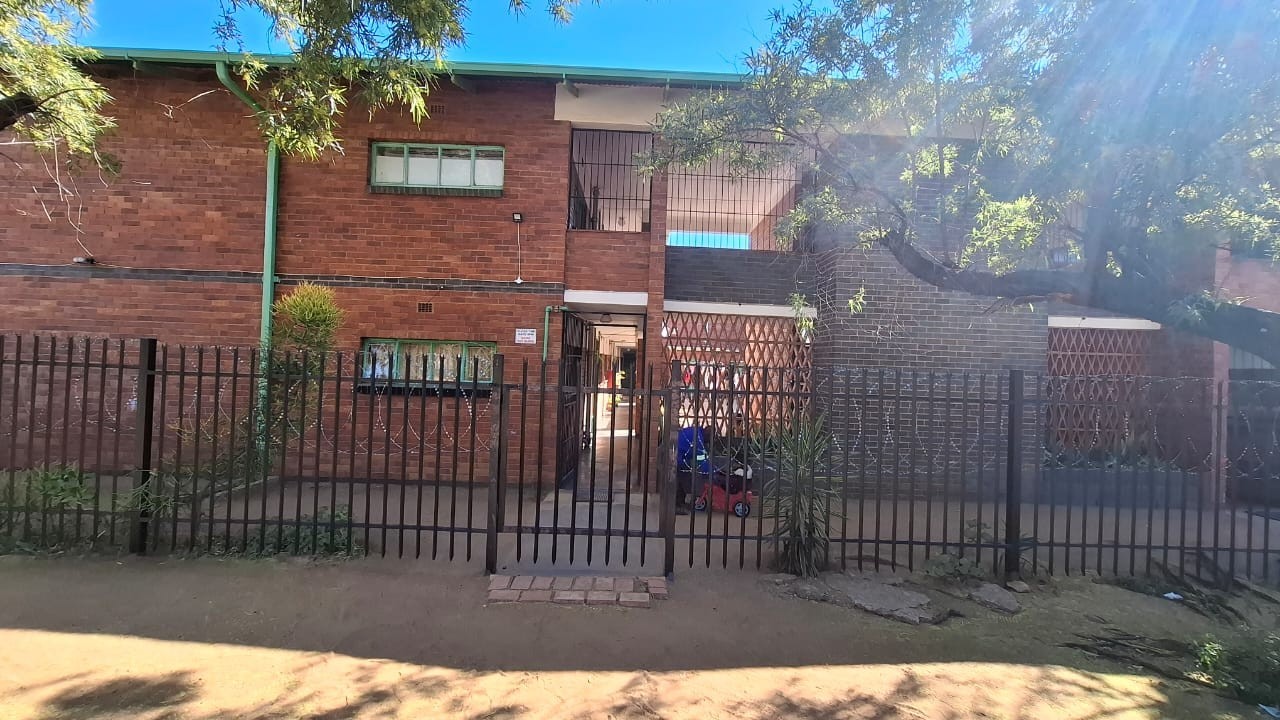 Apartment Block for sale in Hartswater, 3318 m²