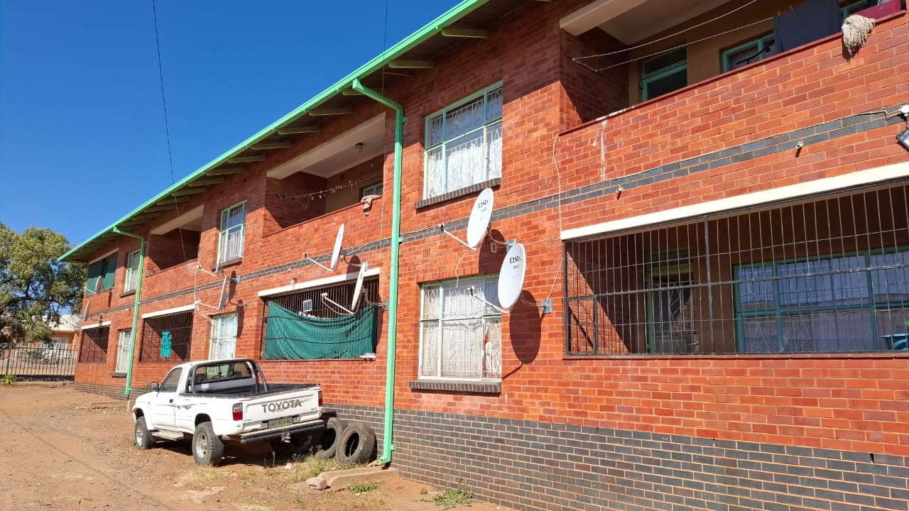 Apartment Block for sale in Hartswater, 3318 m²