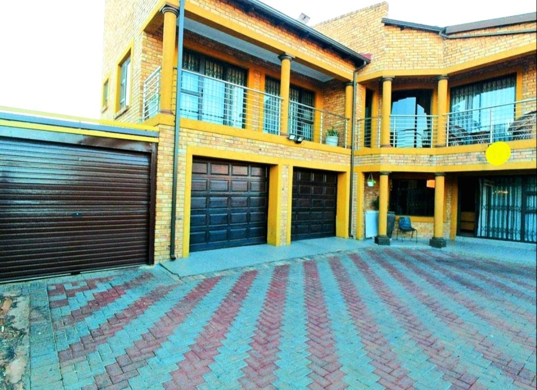 House for sale in The Orchards, Akasia, 320 m²