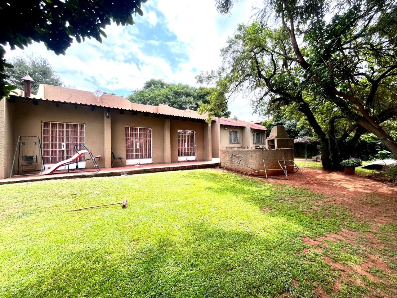 Exclusive Standard Bank Easysell Opportunity Spacious Home in Florida Hills 2