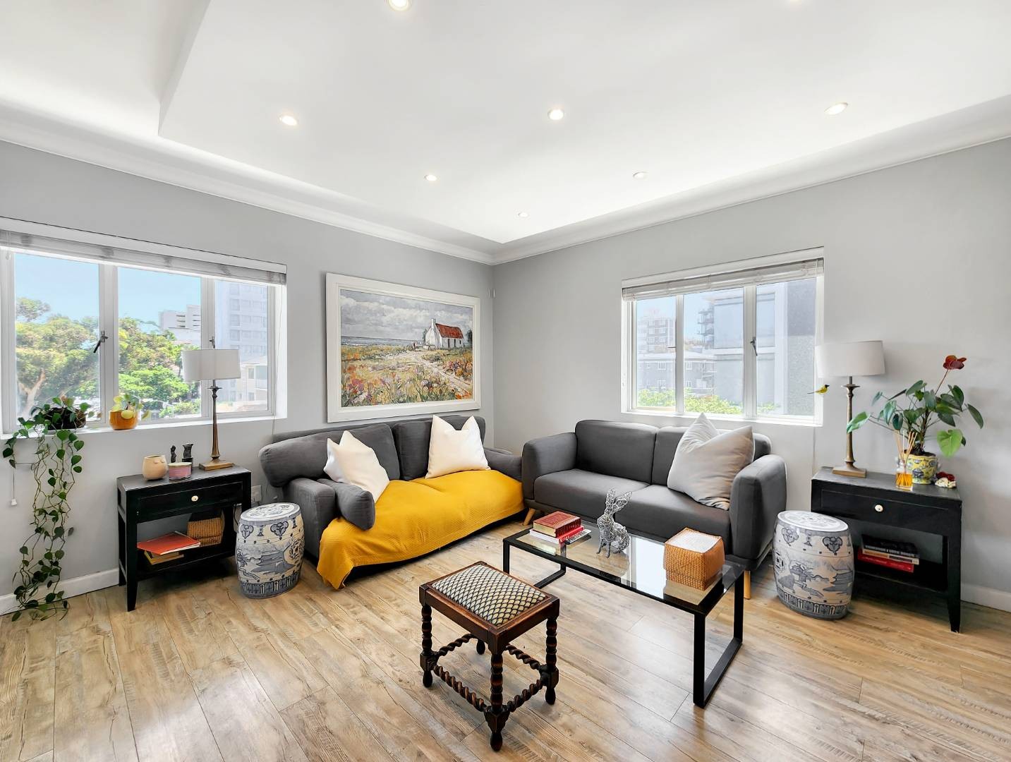 Excellent Position with Three Bedrooms For Sale in Sea Point, Plus a Garage