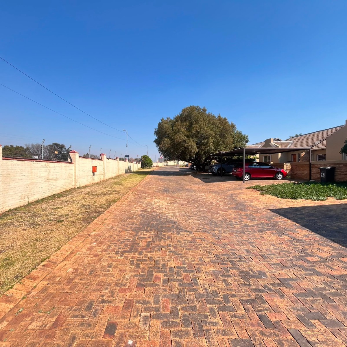 Townhouse For Sale in Heuwelsig Estate Centurion Gauteng 2