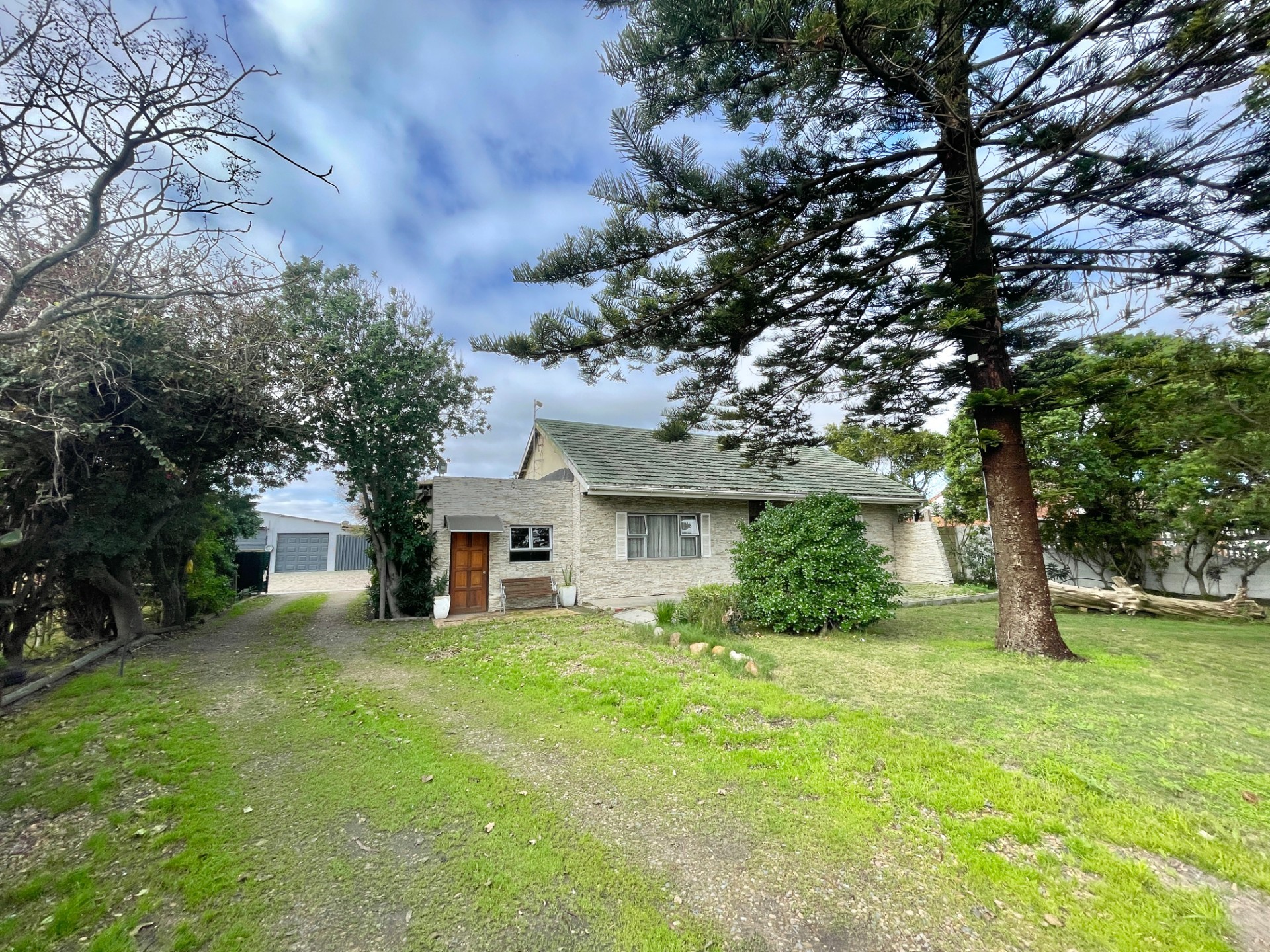 Charming 3-Bedroom Farm-Style Family Home