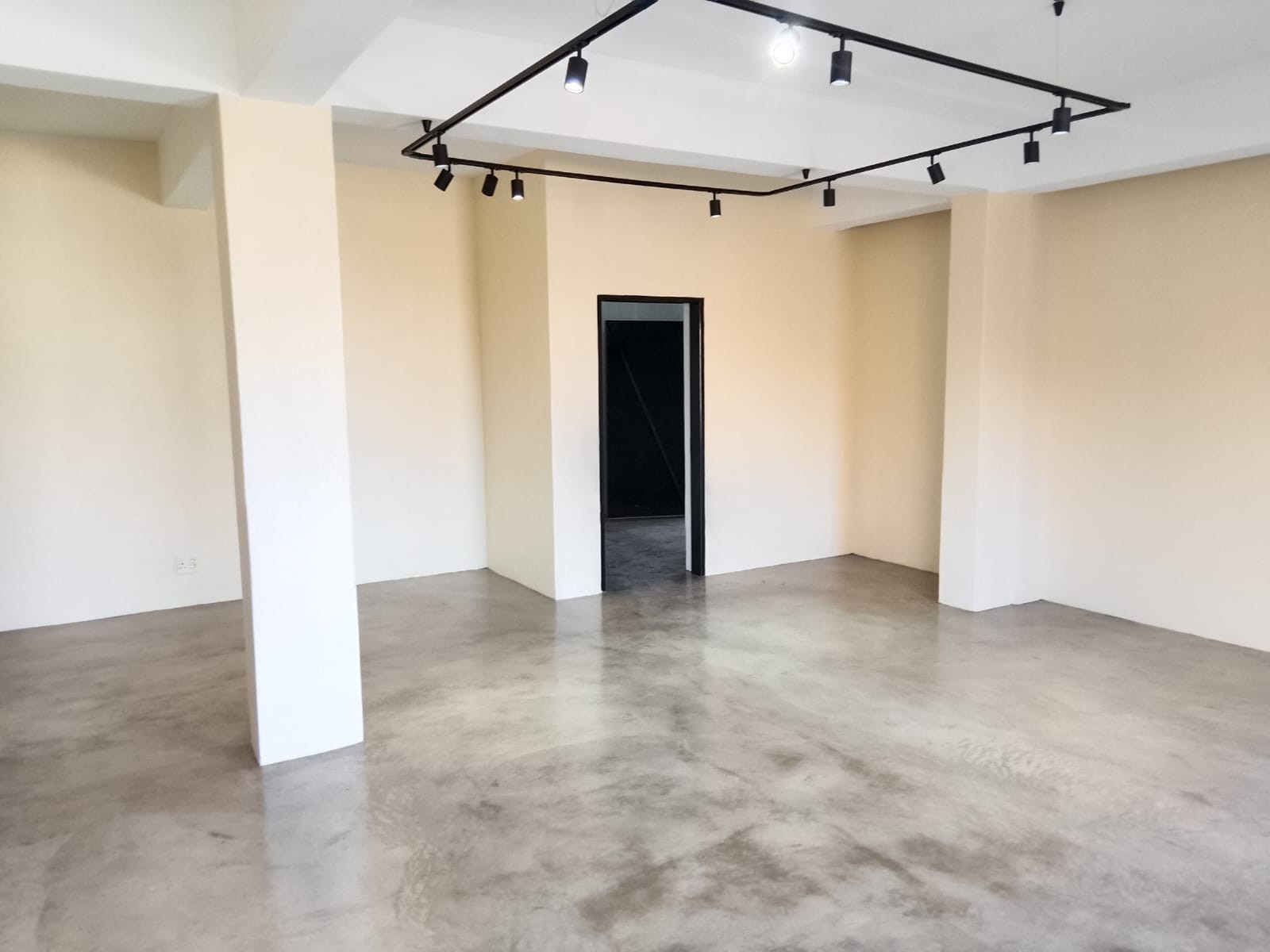 Warehouse for rent in Benoni South, Benoni, 771 m²