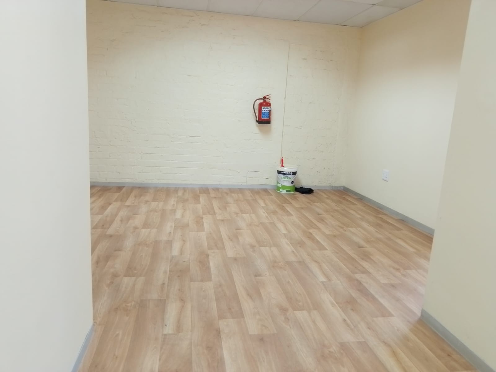Warehouse for rent in Benoni South, Benoni, 2117 m²