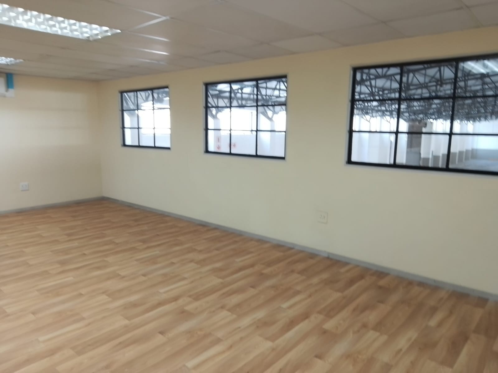 Warehouse for rent in Benoni South, Benoni, 2117 m²