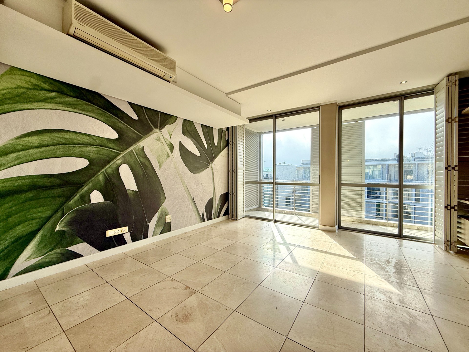 Spacious One Bedroom Apartment in Harbour Bridge