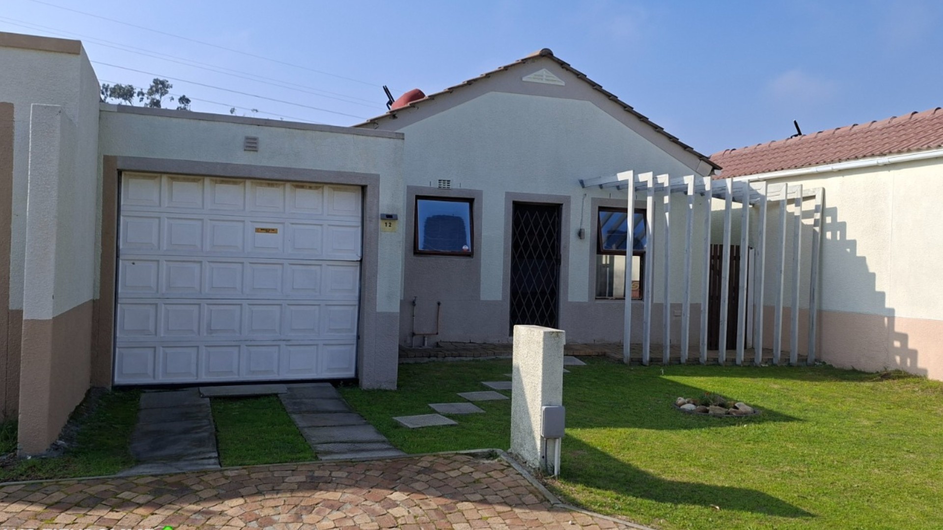 House for sale in Victoria Park, Somerset West, 70 m²