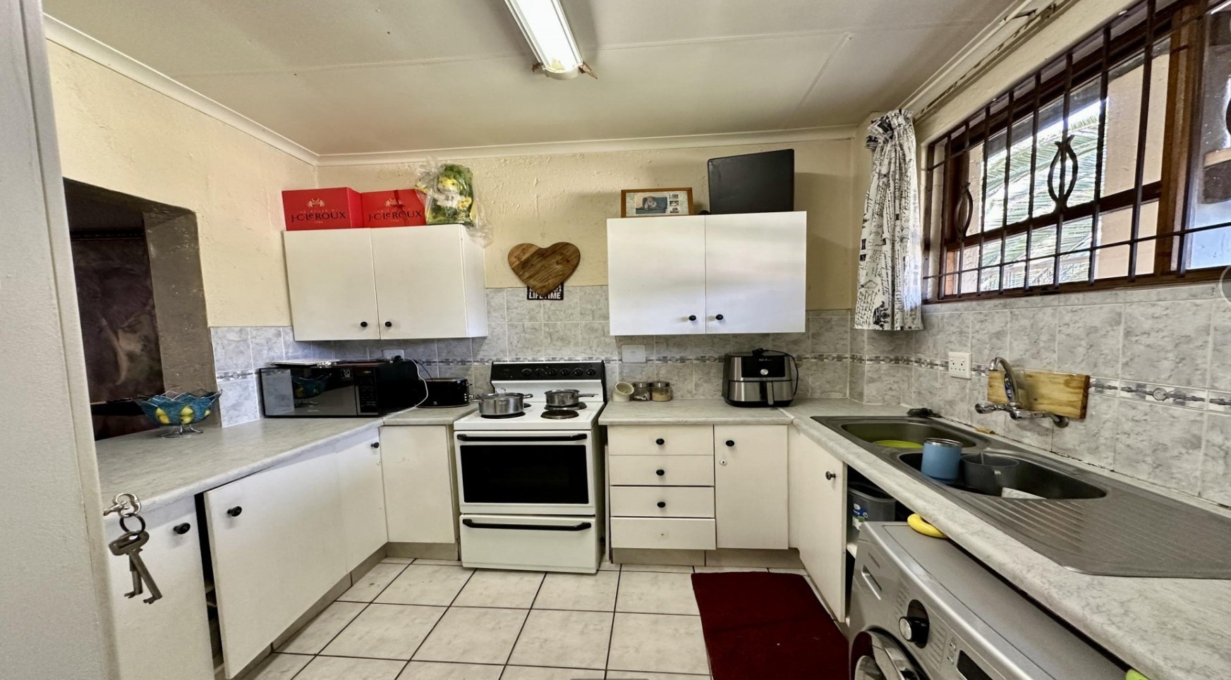 Apartment for sale in Corlett Gardens, Johannesburg, 97 m²
