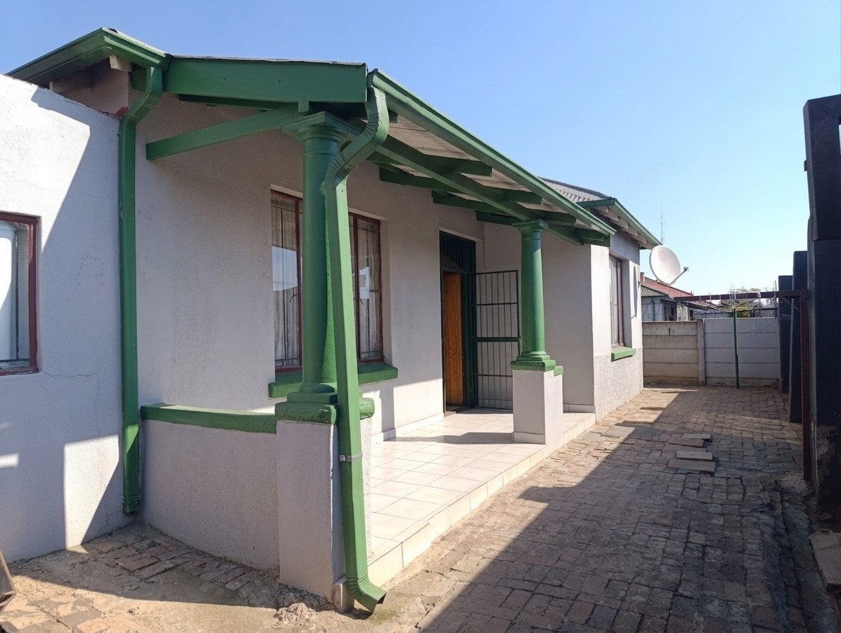 13 Unit House For Sale in Brixton, Johannesburg