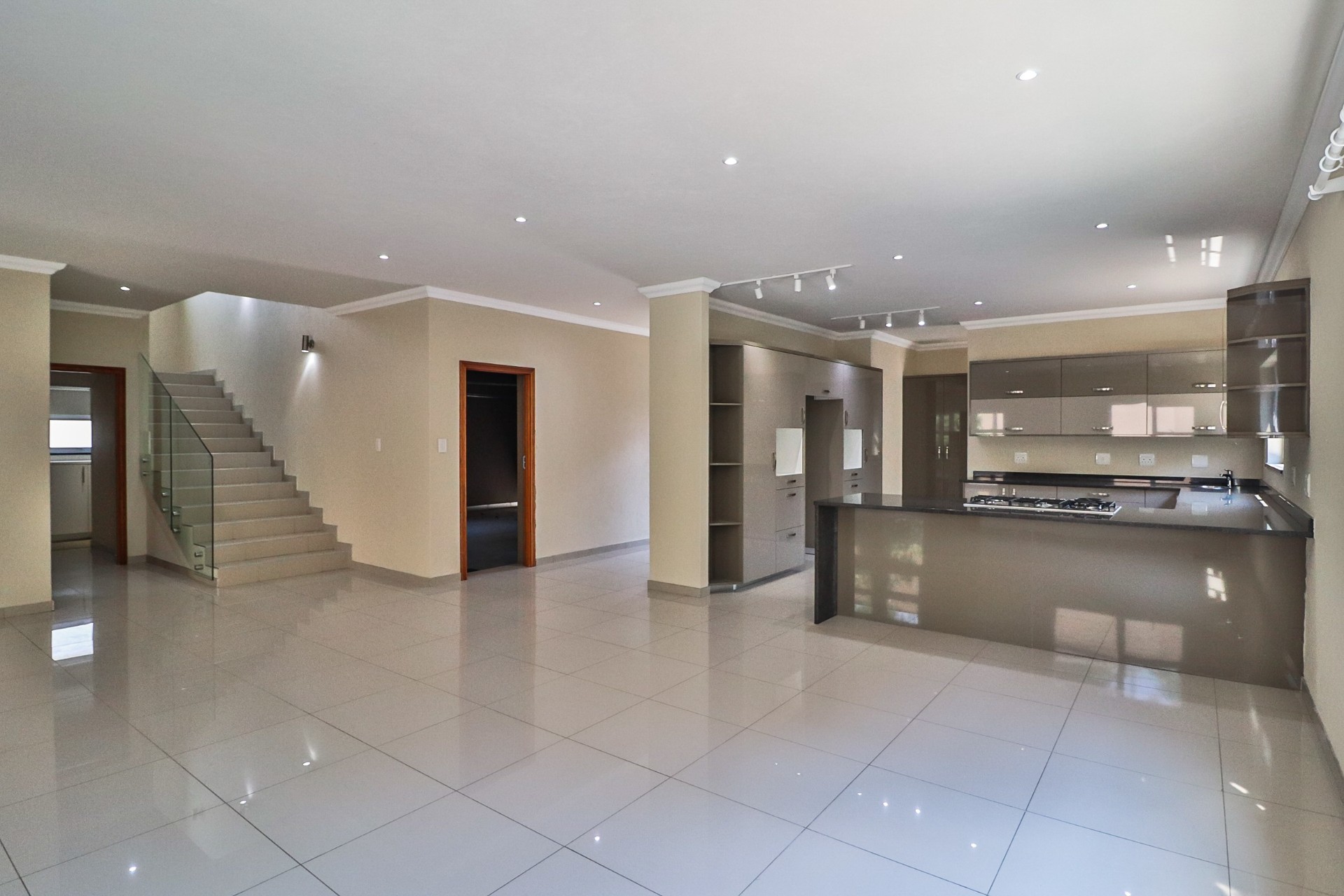 House for sale in Craigavon, Sandton, 320 m²